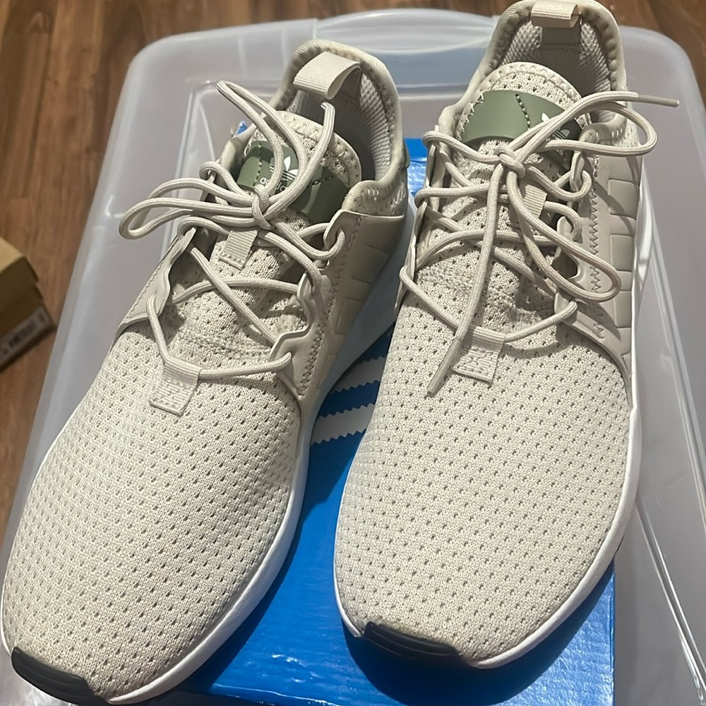 Adidas Sneakers